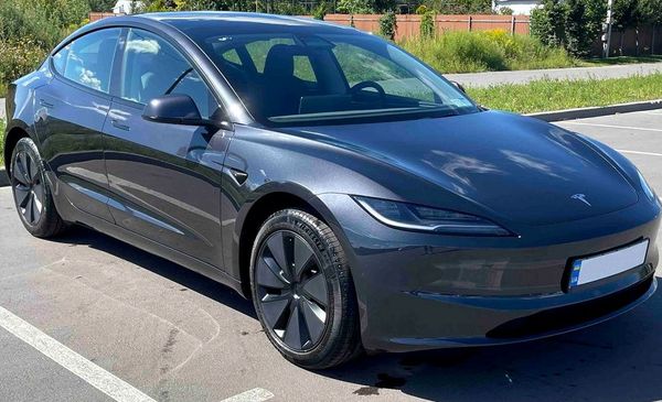 Авто на весілля Tesla Model 3 сіра з водієм 