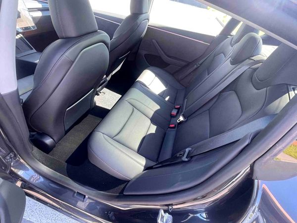 Авто на весілля Tesla Model 3 сіра з водієм 