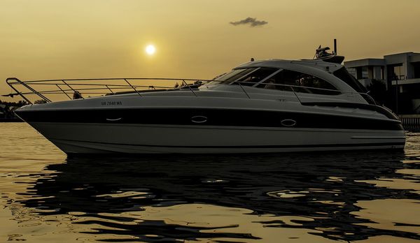 Арендовать яхту катер Bavaria 37 Sport HT VIP на прокат в Киеве Заферано Золоче