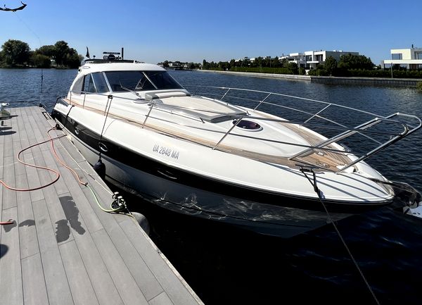 Арендовать яхту катер Bavaria 37 Sport HT VIP на прокат в Киеве Заферано Золоче