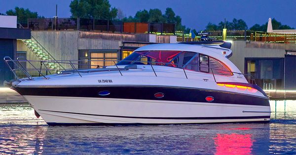 Арендовать яхту катер Bavaria 37 Sport HT VIP на прокат в Киеве Заферано Золоче