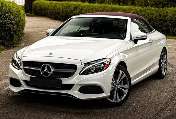 Авто Mercedes-Benz C300 Cabrio белый прокат без водителя