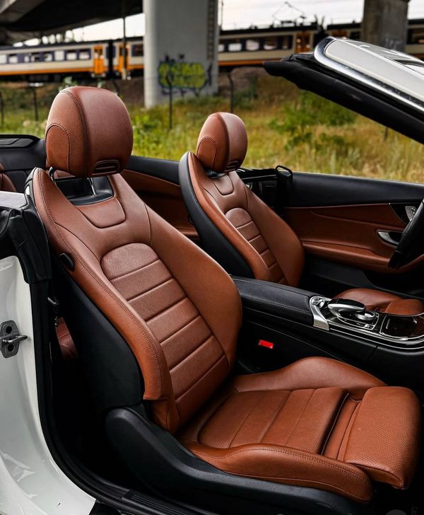 Авто Mercedes-Benz C300 Cabrio белый прокат без водителя