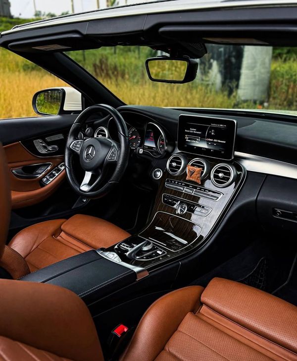 Авто Mercedes-Benz C300 Cabrio белый прокат без водителя