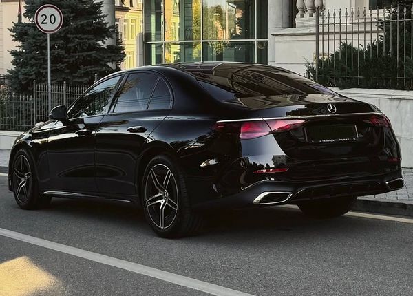 Оренда Mercedes Benz E-class W214 на весілля