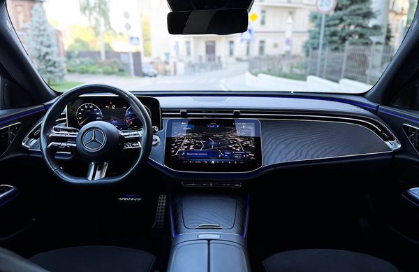 Оренда Mercedes Benz E-class W214 на весілля