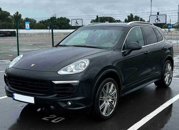 Прокат джип Porsche Cayenne чорний з водієм на весілля 