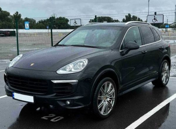 Прокат джип Porsche Cayenne чорний з водієм на весілля 