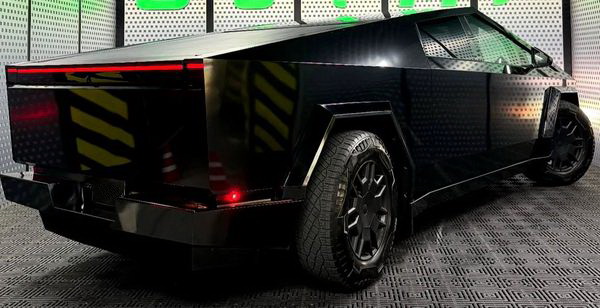 Оренда Tesla Cybertruck чорна на весілля зйомки фотосесію 