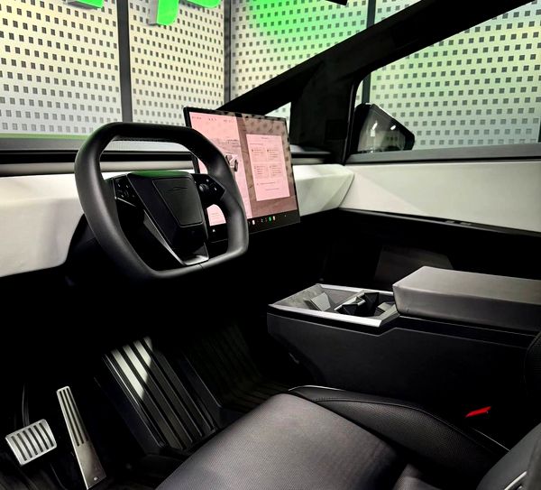Оренда Tesla Cybertruck чорна на весілля зйомки фотосесію 