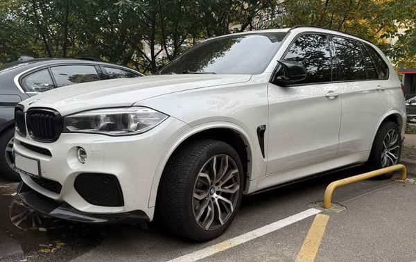 Позашляховик BMW X5 білий замовити з водієм на весілля
