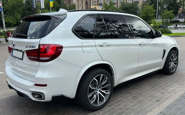 Позашляховик BMW X5 білий замовити з водієм на весілля