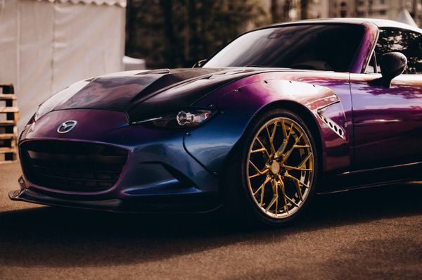 Mazda Miata ND кабріолет з водієм для фотосесії зйомки 