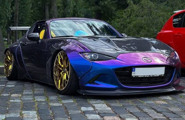 Mazda Miata ND кабріолет з водієм на зйомки фотосесію