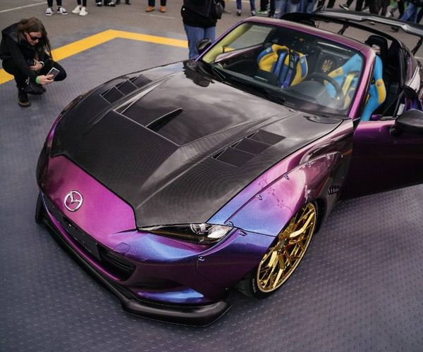 Mazda Miata ND кабріолет з водієм для фотосесії зйомки 