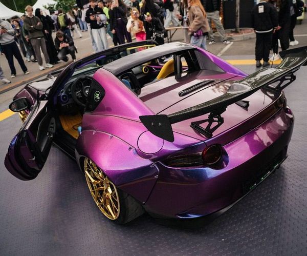 Mazda Miata ND кабріолет з водієм для фотосесії зйомки 