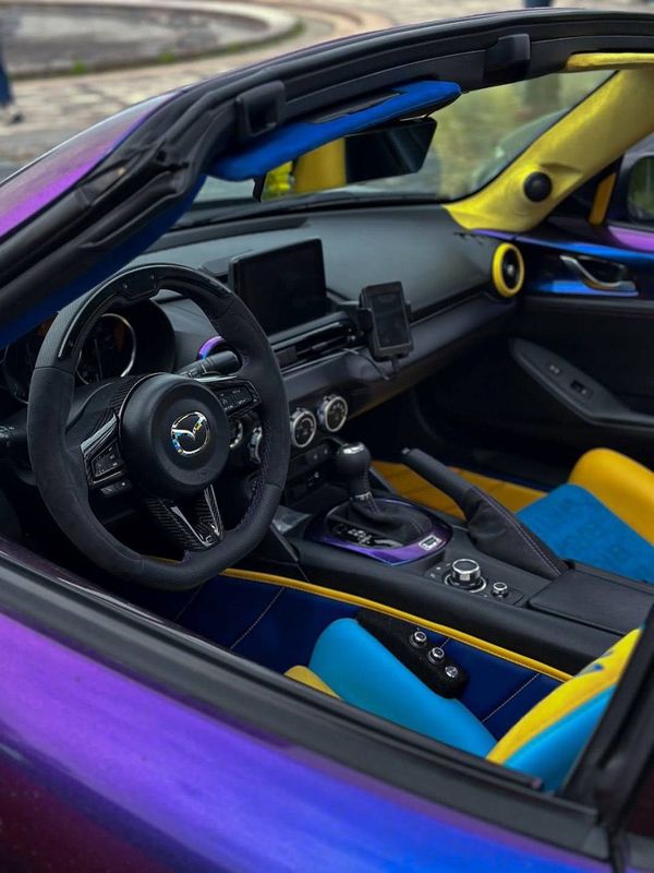 Mazda Miata ND кабріолет з водієм для фотосесії зйомки 