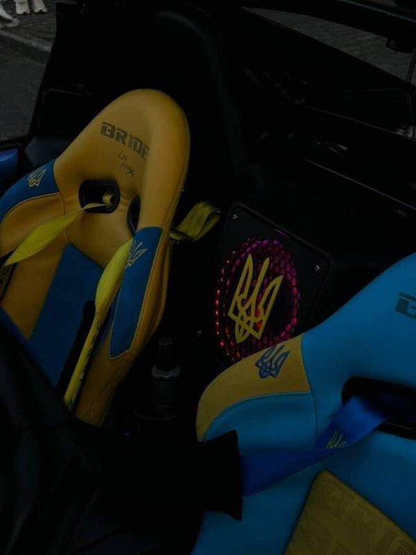 Mazda Miata ND кабріолет з водієм для фотосесії зйомки 