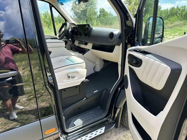 Микроавтобус Mercedes-Benz Sprinter VIP для трансфера в Европу - Варшава, Краков, Кишинев