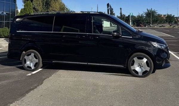 Прокат микроавтобуса Mercedes-Benz V class 2025 год без водителя 