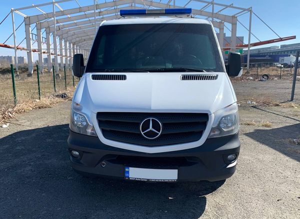 Оренда мікроавтобуса Mercedes Sprinter білий броньований
