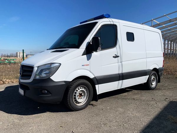 Оренда мікроавтобуса Mercedes Sprinter білий броньований
