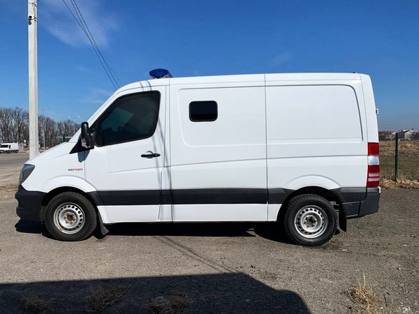 Оренда мікроавтобуса Mercedes Sprinter білий броньований