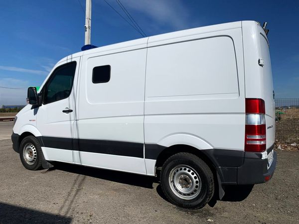 Оренда мікроавтобуса Mercedes Sprinter білий броньований