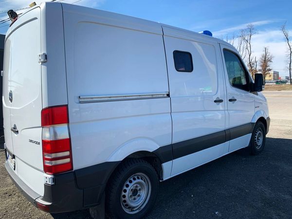 Оренда мікроавтобуса Mercedes Sprinter білий броньований