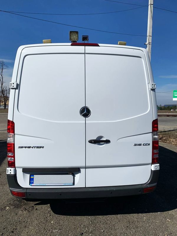 Оренда мікроавтобуса Mercedes Sprinter білий броньований