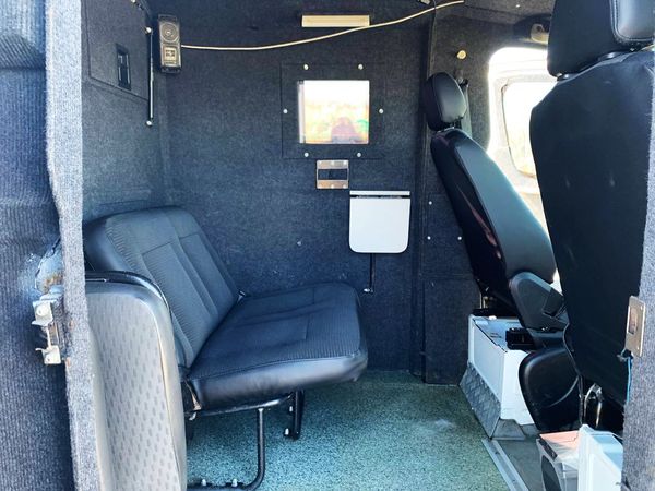 Оренда мікроавтобуса Mercedes Sprinter білий броньований