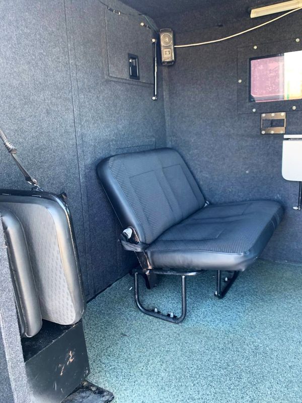 Оренда мікроавтобуса Mercedes Sprinter білий броньований