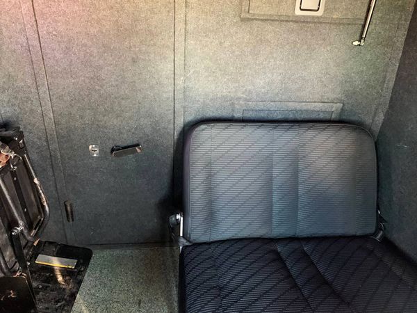 Оренда мікроавтобуса Mercedes Sprinter білий броньований