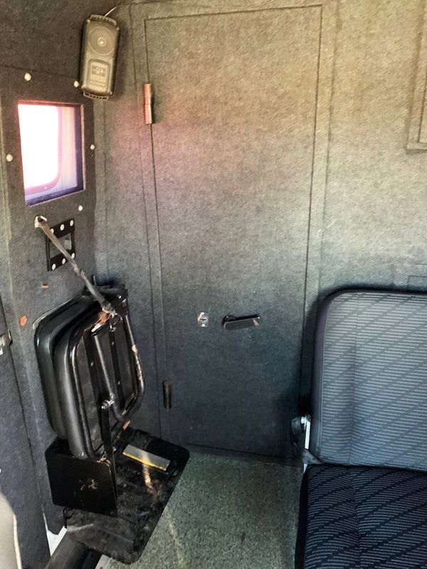 Оренда мікроавтобуса Mercedes Sprinter білий броньований