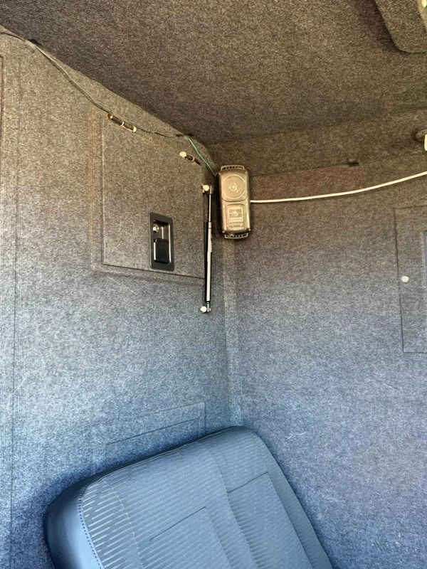 Оренда мікроавтобуса Mercedes Sprinter білий броньований