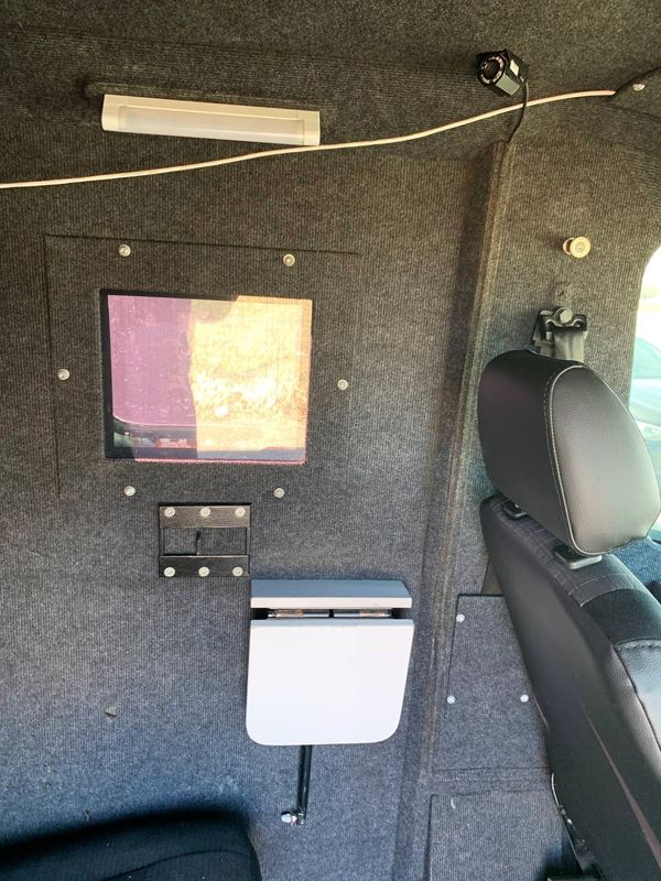 Оренда мікроавтобуса Mercedes Sprinter білий броньований