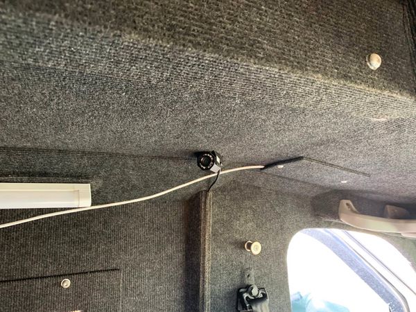 Оренда мікроавтобуса Mercedes Sprinter білий броньований