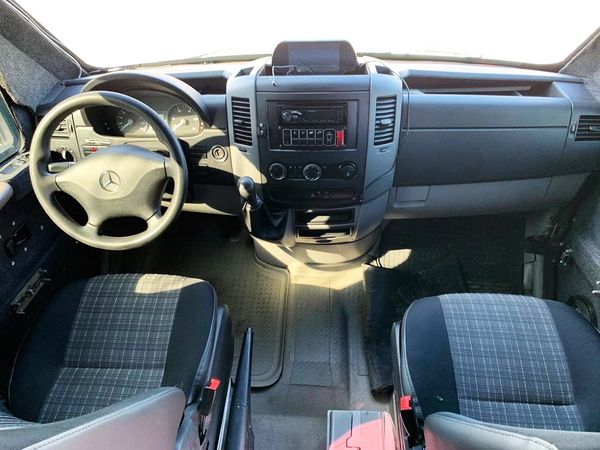 Оренда мікроавтобуса Mercedes Sprinter білий броньований