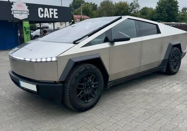 Прокат Tesla Cybertruck с водителем на свадьбу съемки фотосессию