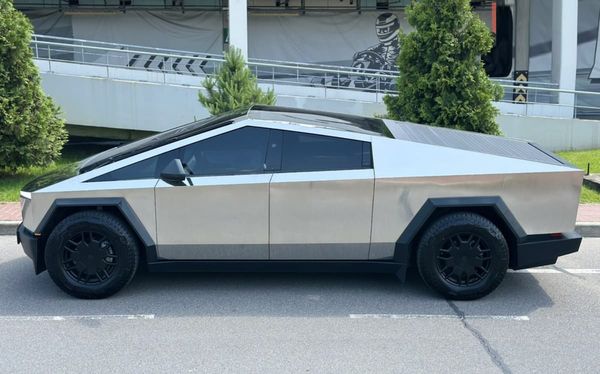 Прокат Tesla Cybertruck с водителем на свадьбу съемки фотосессию