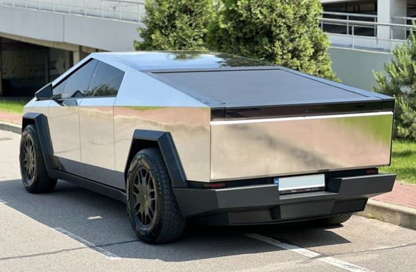 Прокат Tesla Cybertruck с водителем на свадьбу съемки фотосессию