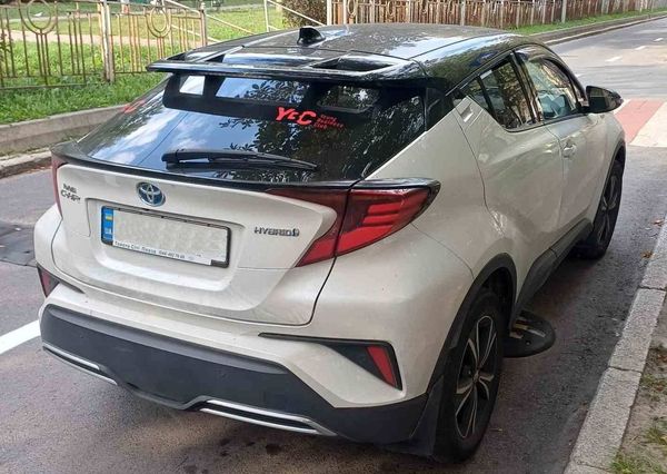 Позашляховик Toyota CH-R 2019 біла на весілля