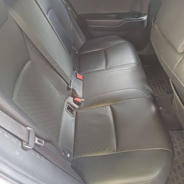 Позашляховик Toyota CH-R 2019 біла на весілля