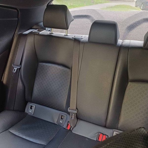 Позашляховик Toyota CH-R 2019 біла на весілля