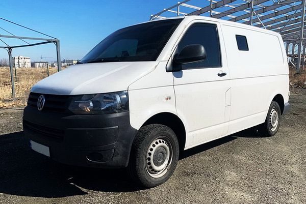 Оренда мікроавтобуса Volkswagen T6 білий броньований