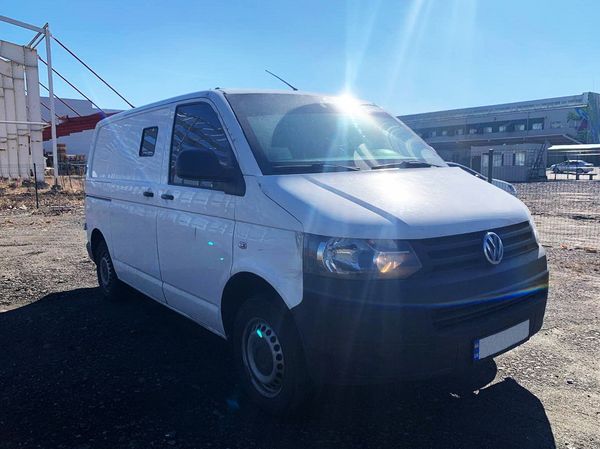 Оренда мікроавтобуса Volkswagen T6 білий броньований
