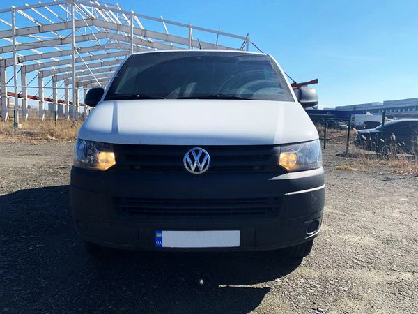 Оренда мікроавтобуса Volkswagen T6 білий броньований