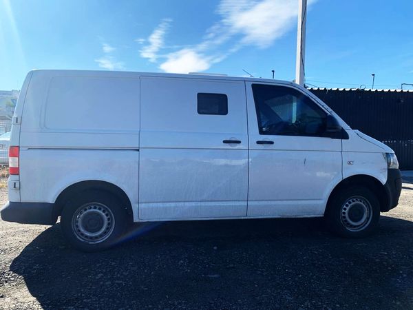 Оренда мікроавтобуса Volkswagen T6 білий броньований