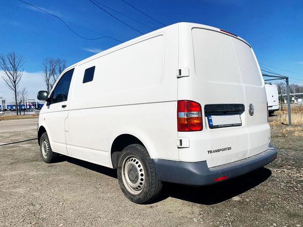 Оренда мікроавтобуса Volkswagen T6 білий броньований