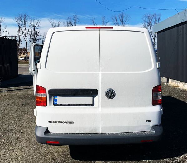 Оренда мікроавтобуса Volkswagen T6 білий броньований